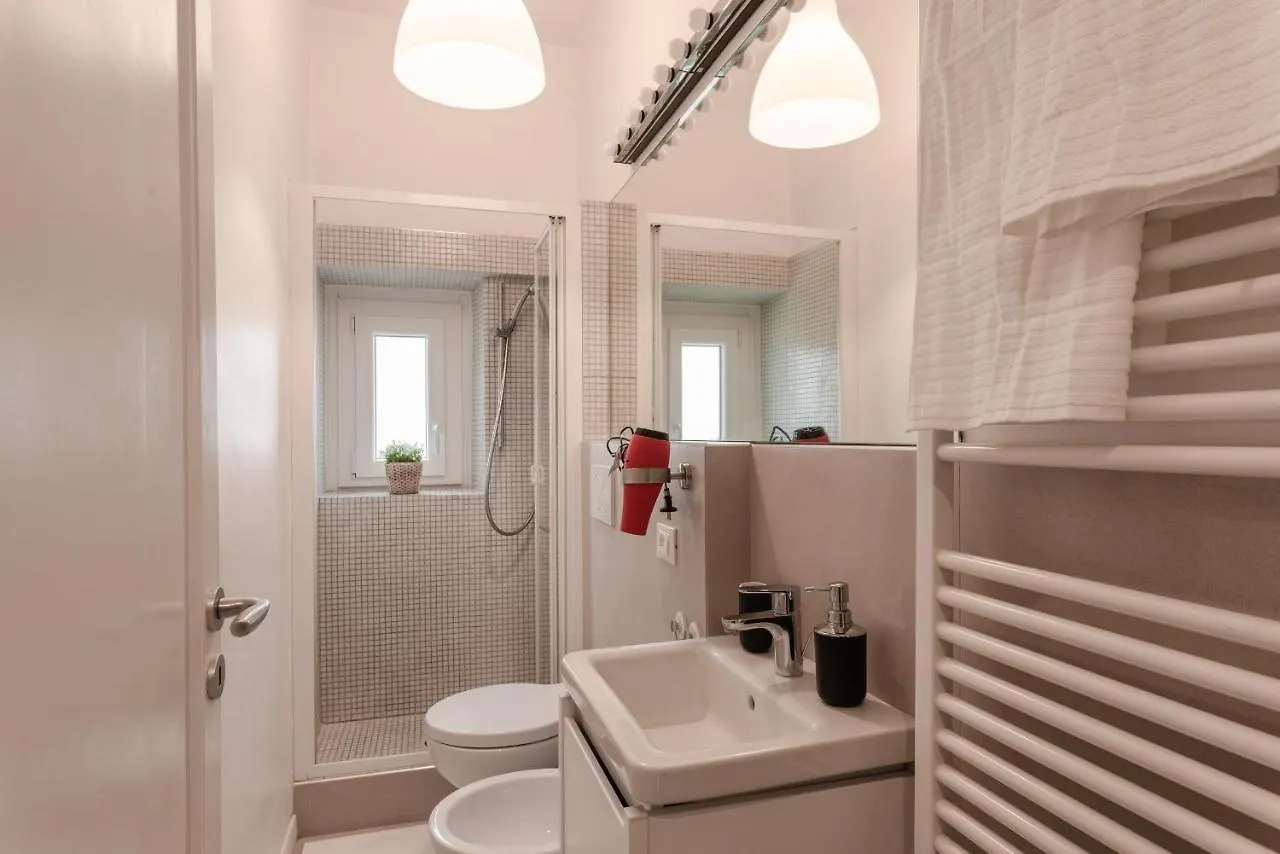 Gallery Art Apartment In San Frediano Florence